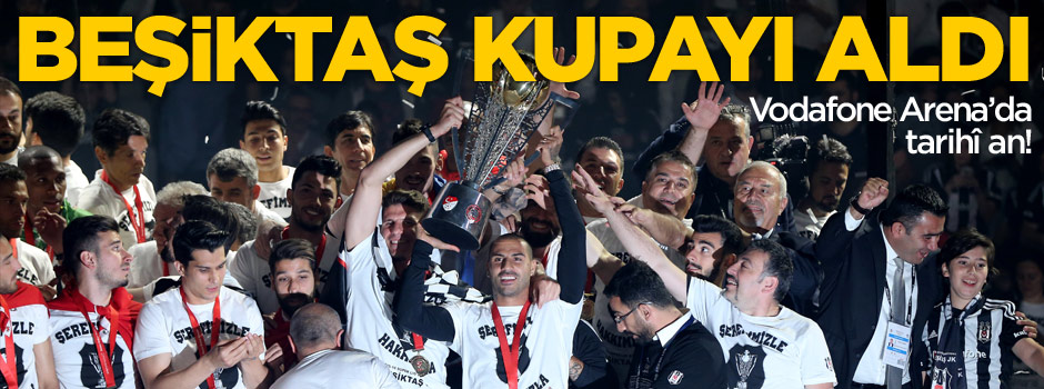 Ve Beşiktaş kupayı Yıldırım Demirören'in elinden aldı