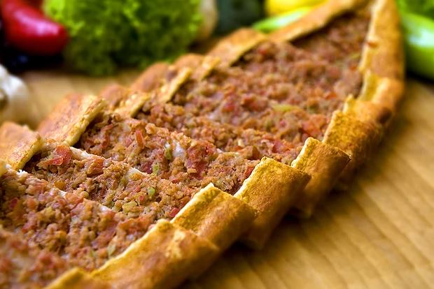 Kolay yumuşak kıymalı pide nasıl yapılır? Sade Yumuşak kıymalı pide tarifi malzemeleri