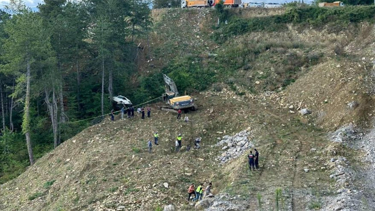 100 metrelik şarampole yuvarlanan işçi minibüsünde 1 kişi öldü