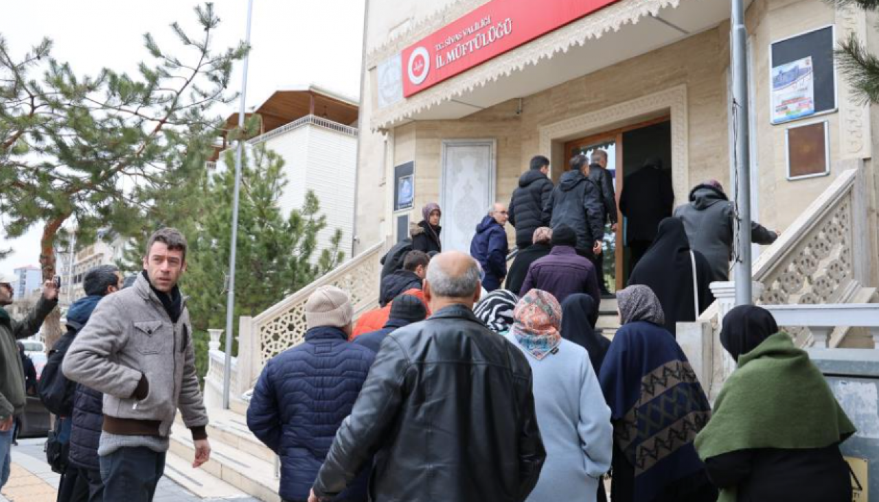 125 kişi umre yolunda dolandırılmıştı! Turizm firması mağdurların masrafını üstlendi