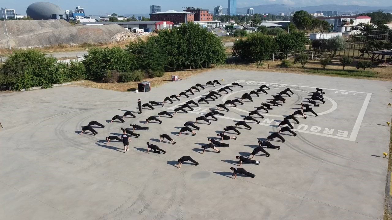 148 itfaiyeci adayı zorlu eğitimden geçiyor! Komandoları aratmıyorlar
