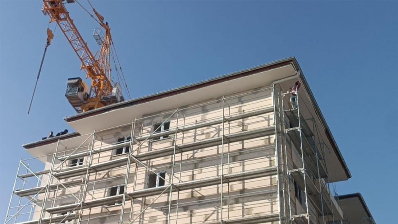 2 işçi intihar girişimde bulunurken diğer işçiler çalışmaya devam etti!