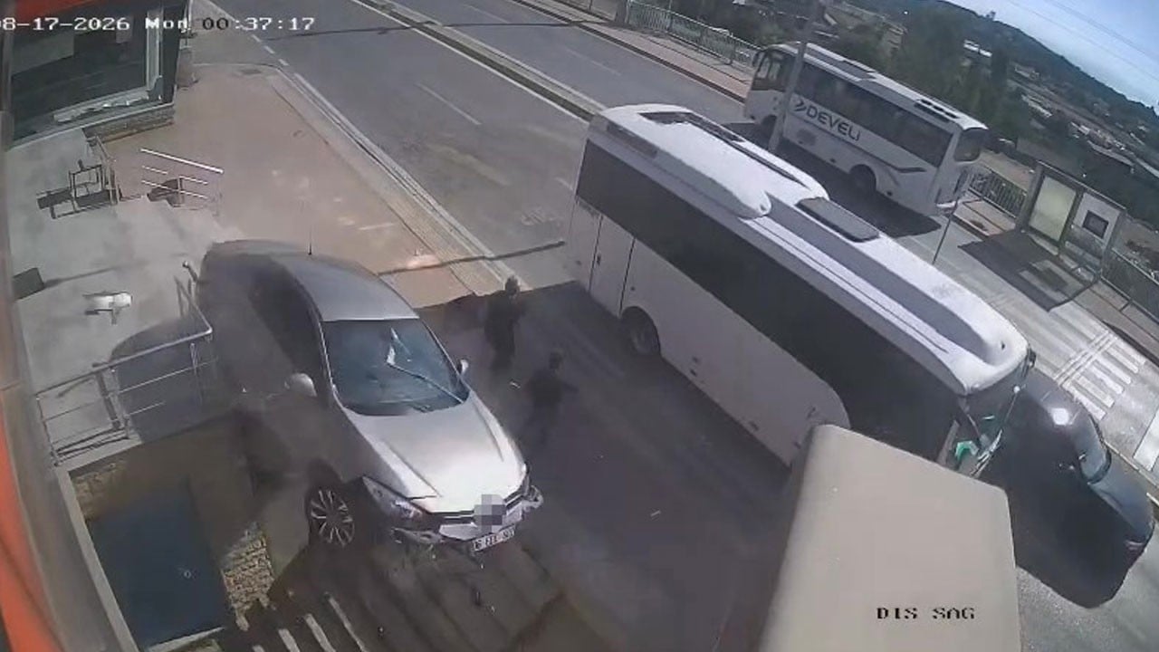 2 kişi saniyelerle kurtuldu! Otomobil merdiven boşluğuna uçtu