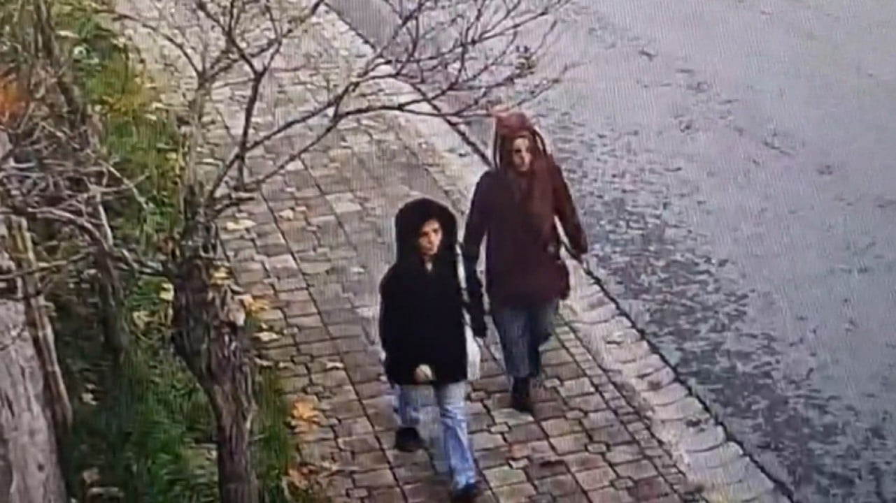 2 milyon liralık ziynet eşyası çalan kaçan iki kadın kameralara yakalandı