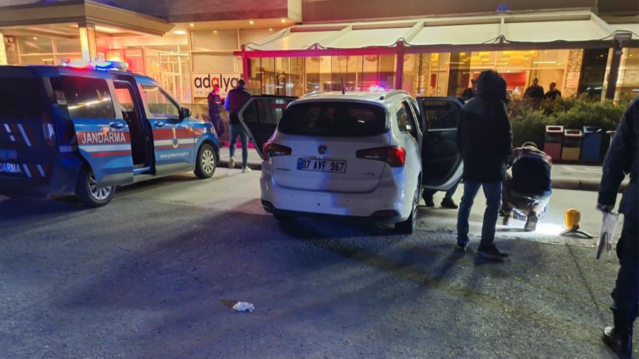 5 gündür park halinde olan otomobilden ceset çıktı