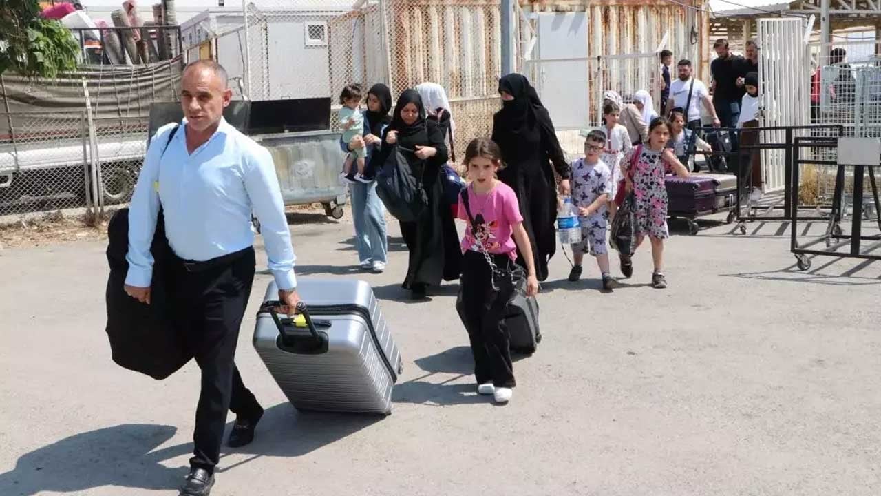 8 Aralık devrimi sonrası.. İşte Türkiye'den ayrılan Suriyeli sayısı