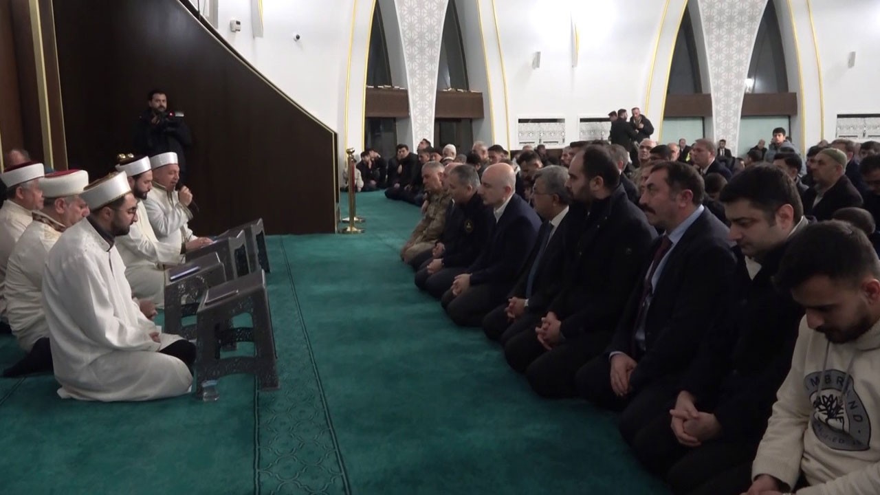 Acılar ilk günkü gibi! Depremin 3. yılında Adıyaman’da mevlit programı