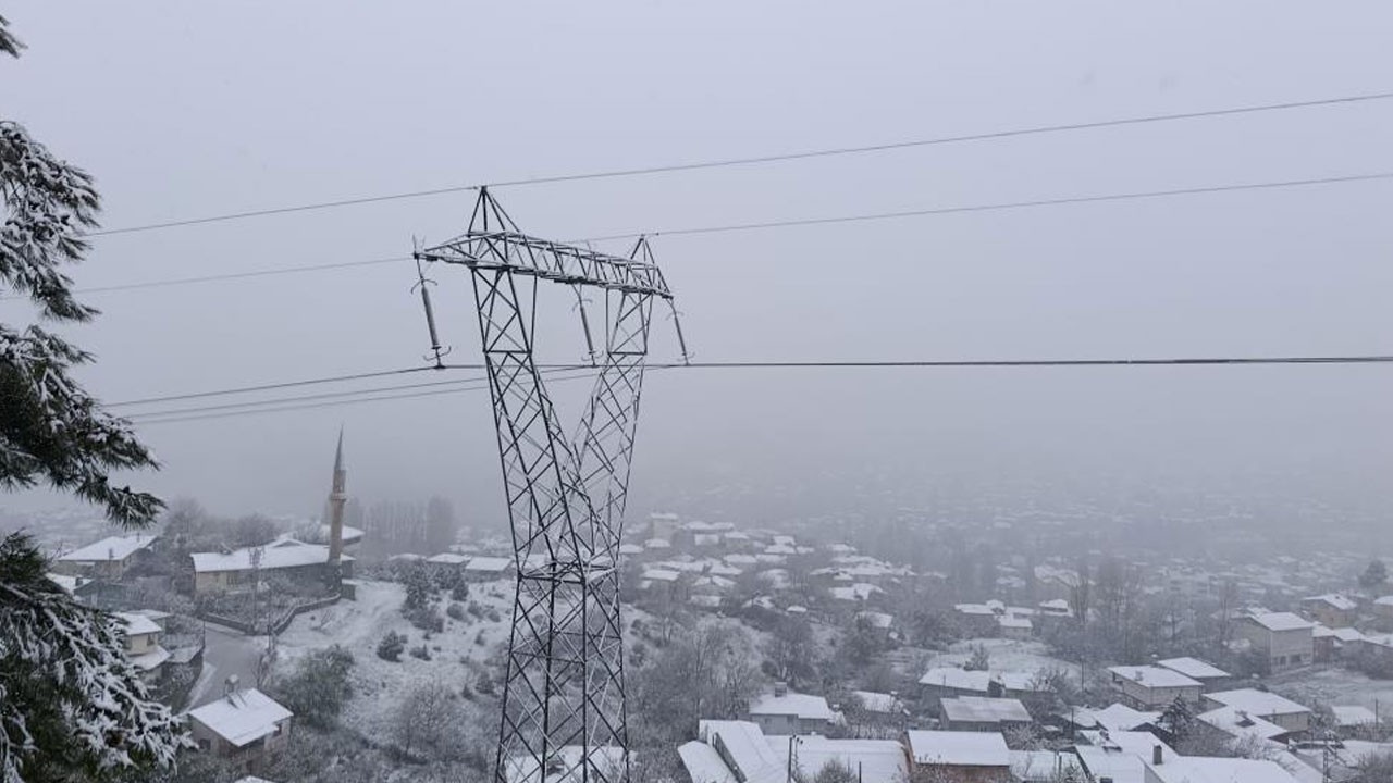 Adana'da mayıs ayında lapa lapa kar keyfi