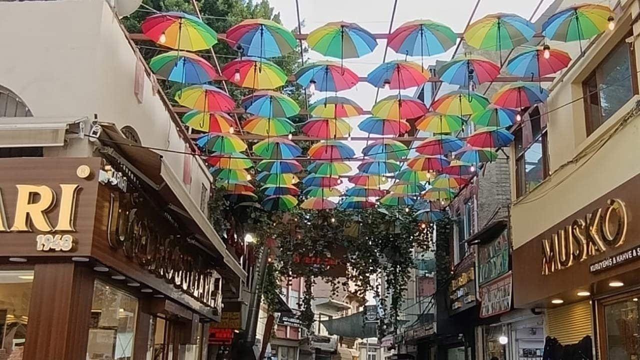 Adana'nın göbeğinde LGBT ahlaksızlığı