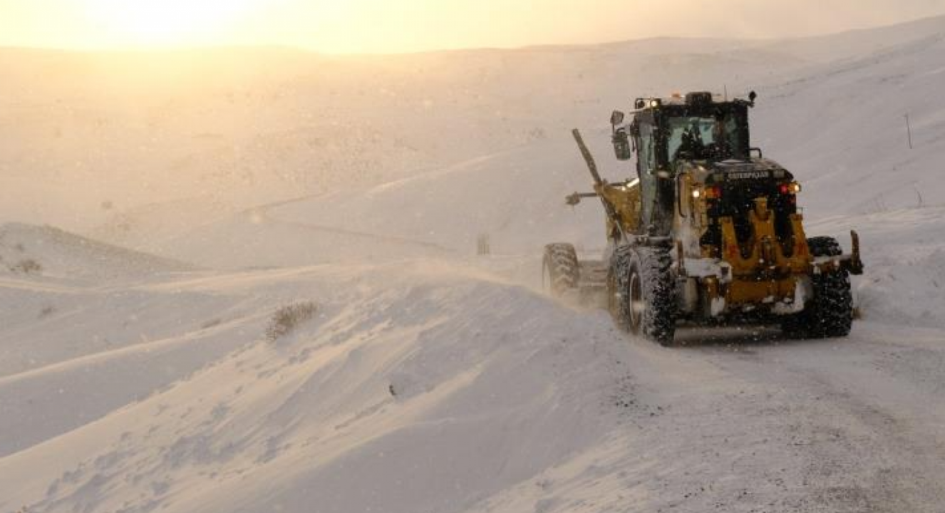 Ağrı’da kar boyu bir metreyi aştı! 110 köye ulaşım kesildi: İşte yol açma çalışmalarında son durum