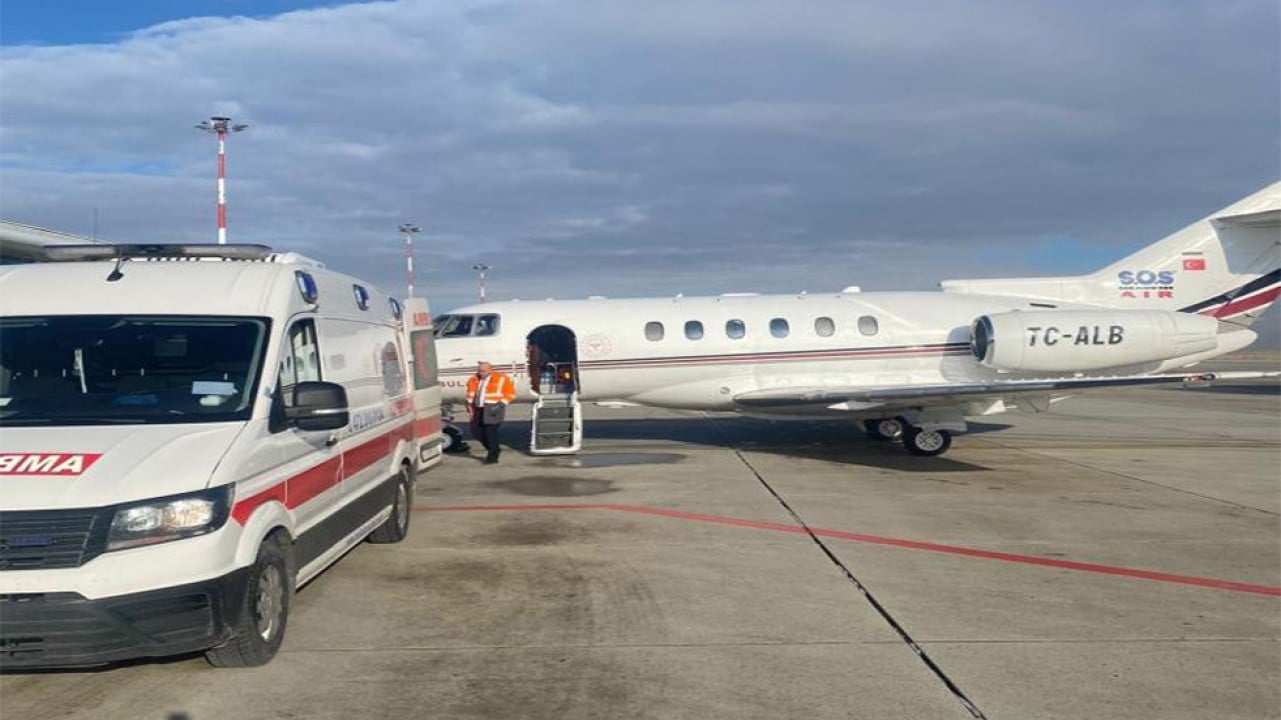 Ağrı'da yemek borusu gelişmeyen bebek ambulans uçakla Elazığ'a sevk edildi
