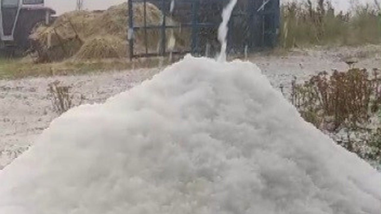 Ağustos ayında dolu yağdı
