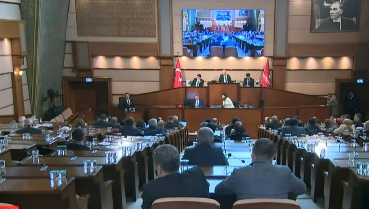 Ak Parti’den muhalefete 'maske' ve 'hançer' göndermesi: 