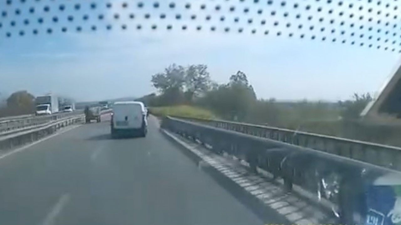 Akılalmaz görüntü! Ters şeritte ilerleyen at arabası faciaya davetiye çıkardı