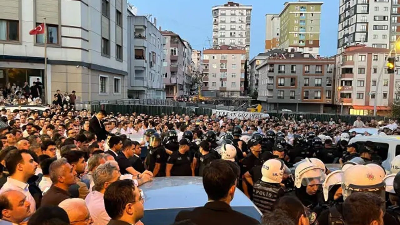 Alihan Kuriş örgütünü savunanlar polisle karşı karşıya geldi