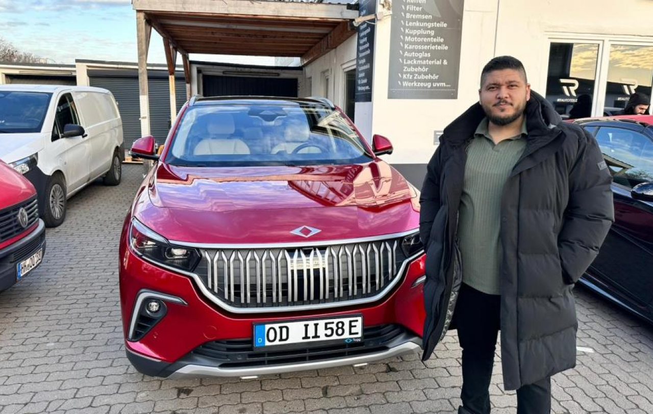 Almanya yollarında Togg rüzgarı: Gurbetçi İbrahim milli gururuyla Hamburg'da