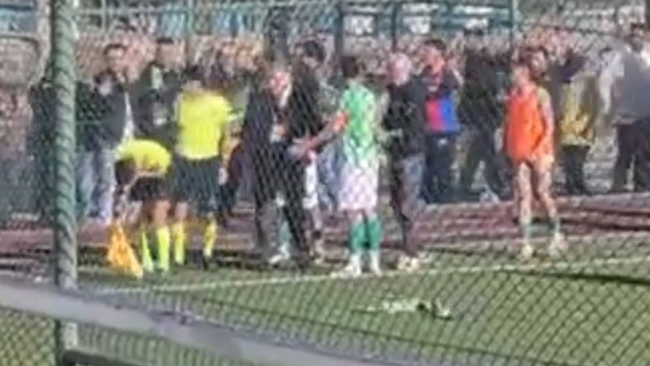 Amatör maçta skandal! Tribünden hakemin üzerine skuter attılar