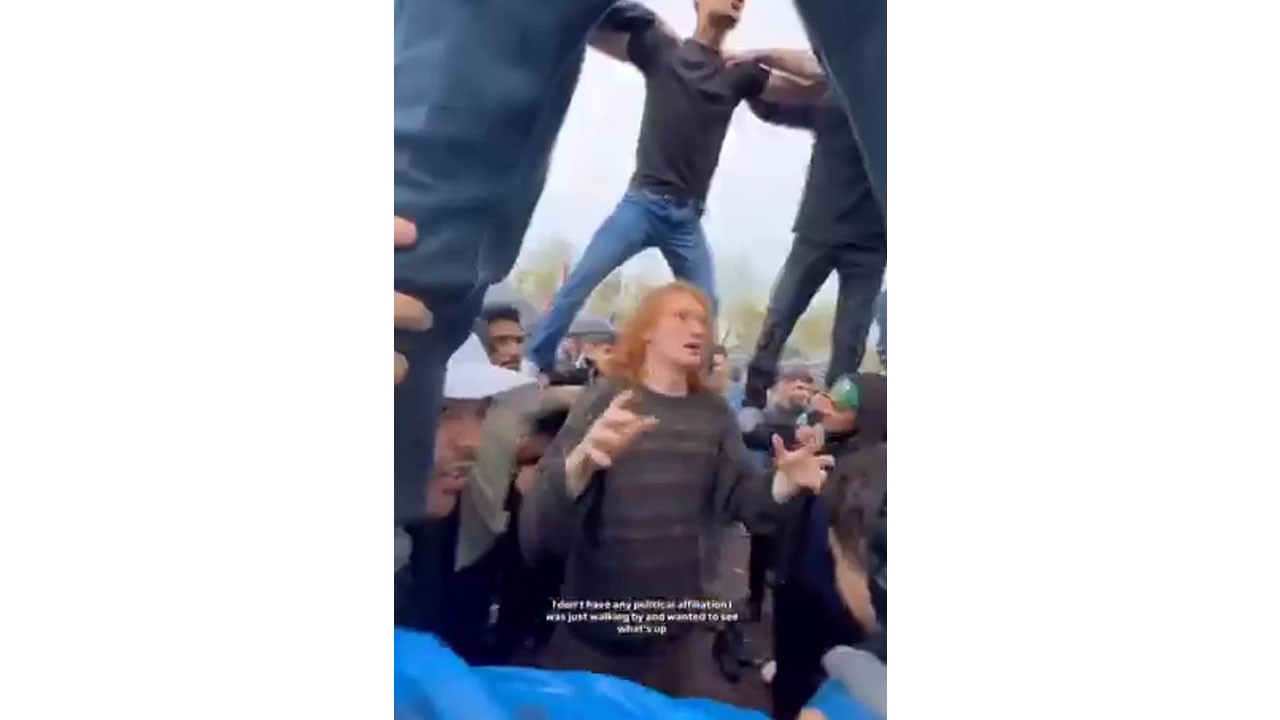 Amerikalı gezgin kendisini HÜDA PAR mitinginde buldu! Muazzam görüntüler