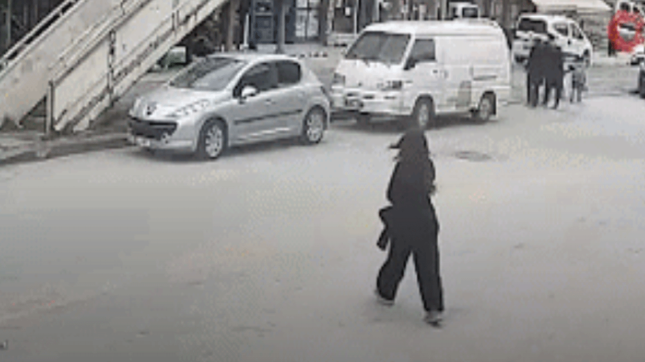 Ankara'da feci kaza: Karşıya geçmeye çalışan çocuğa çarptı!