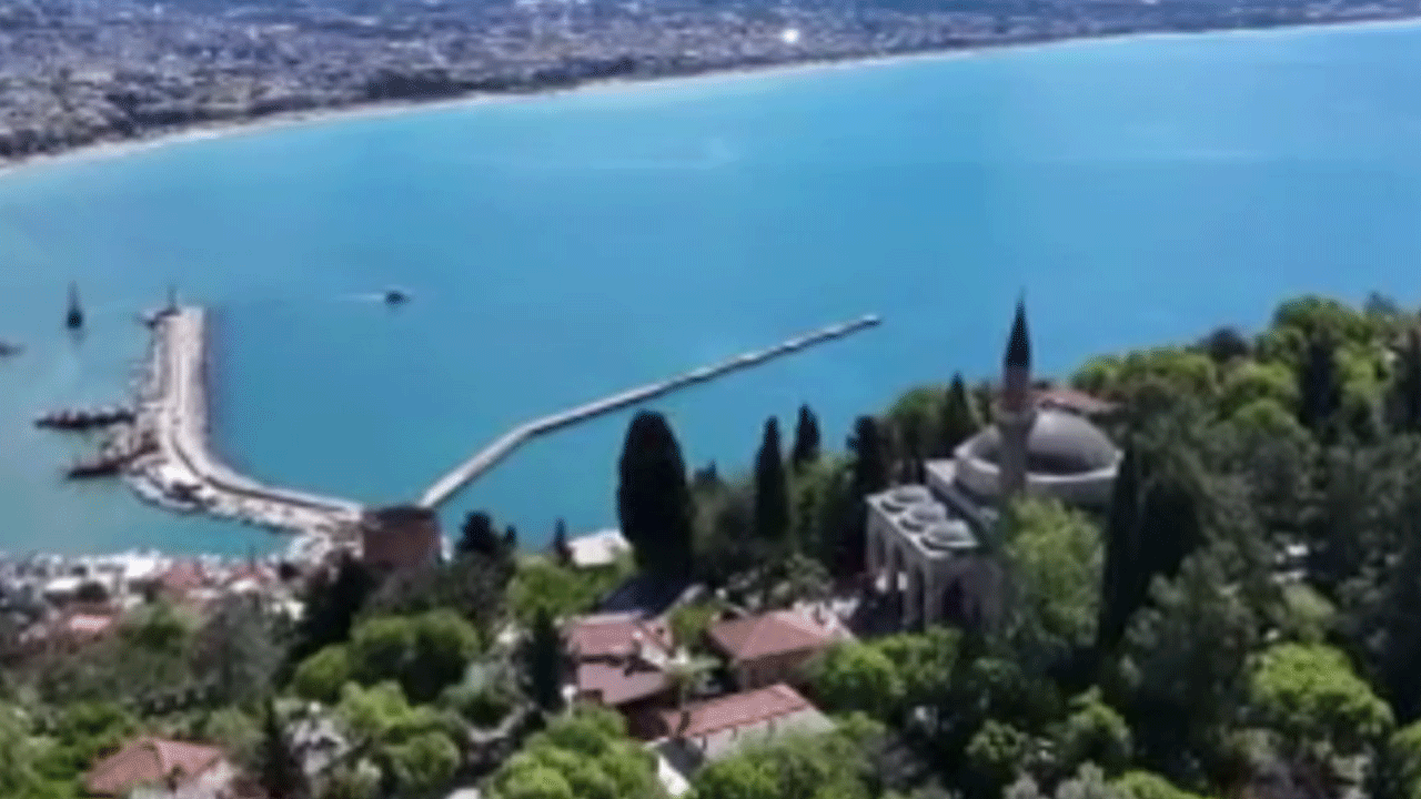 Antalya'da 800 yıllık eser turist akınına uğruyor!