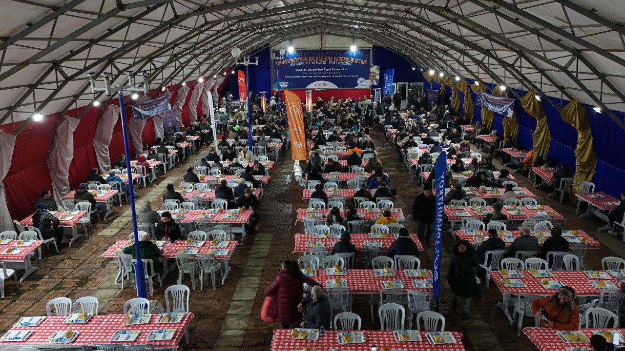 Arnavutköy Belediyesi’nden Kosova’da dev iftar!