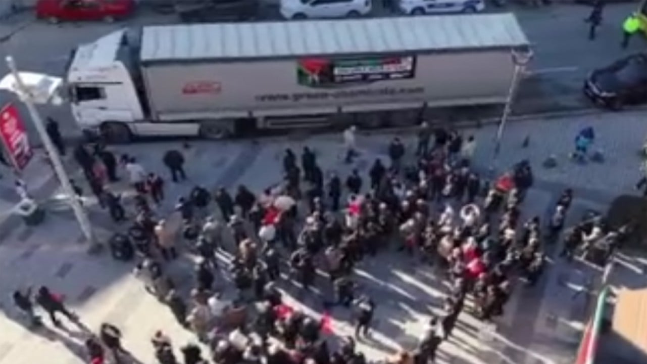 Arnavutköy’den Gazze’ye yardım tırı dualarla uğurlandı