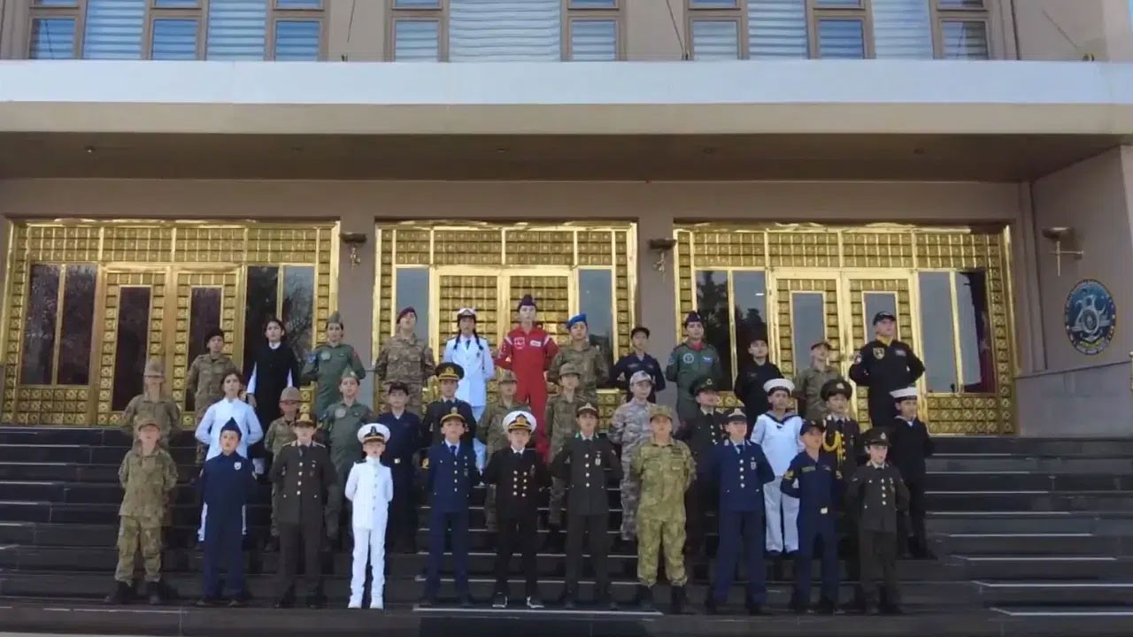 Asker üniformasıyla seslendirdiler! MSB’den tüyleri diken diken eden paylaşım