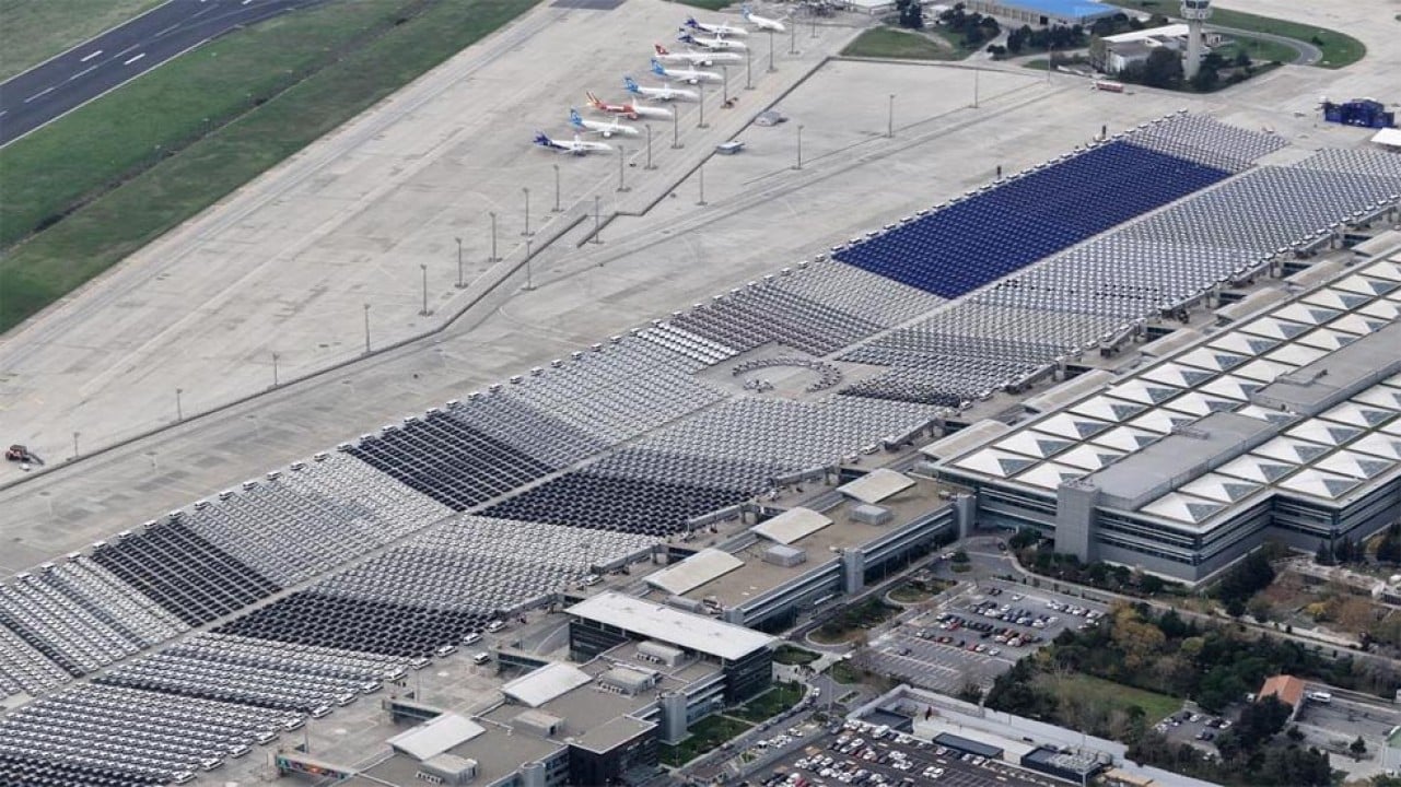 Atatürk Havalimanı'nda binlerce araç teslim edilmeyi bekliyor