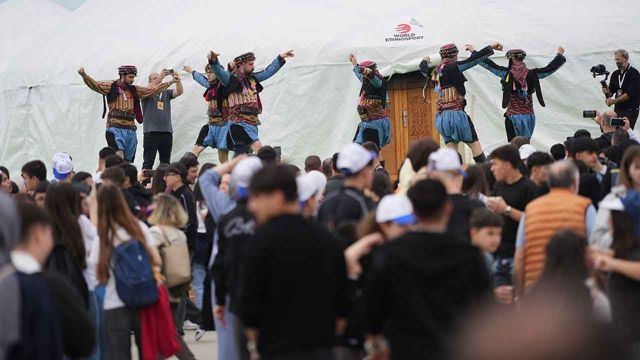 Atatürk Havalimanı’nda muhteşem buluşma! 8. Etnospor Kültür Festivali'nde coşku tavan yaptı!