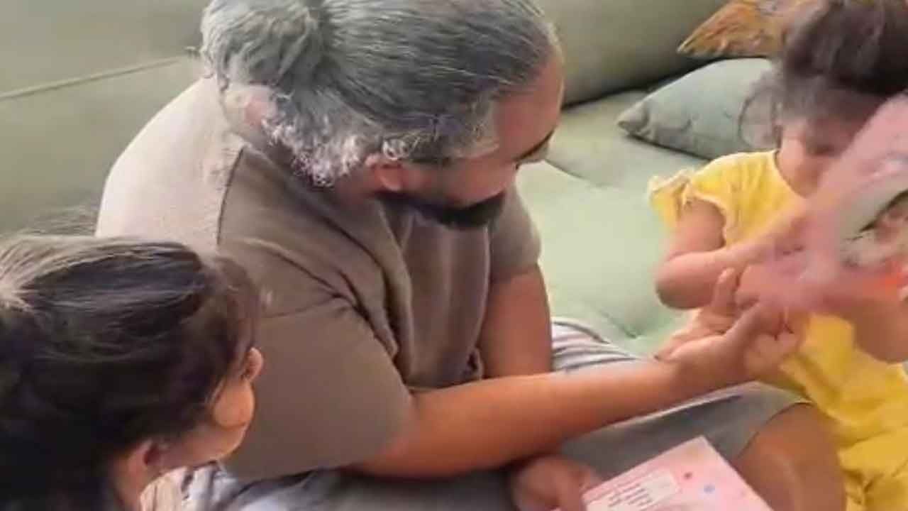 Baba ikiz kızların karnelerini karıştırınca olanlar oldu