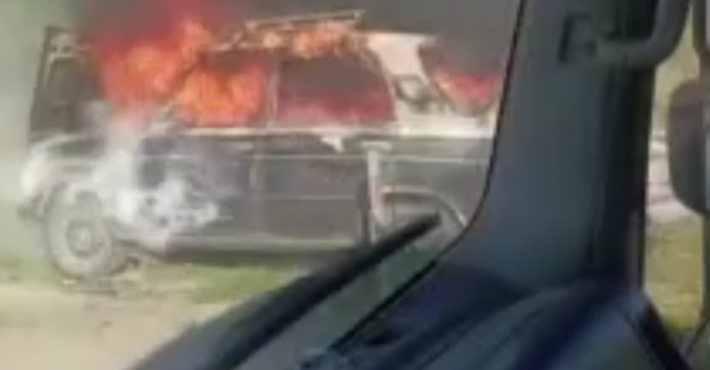 Babaeski girişinde korku dolu anlar: Otomobil motorundan alev aldı