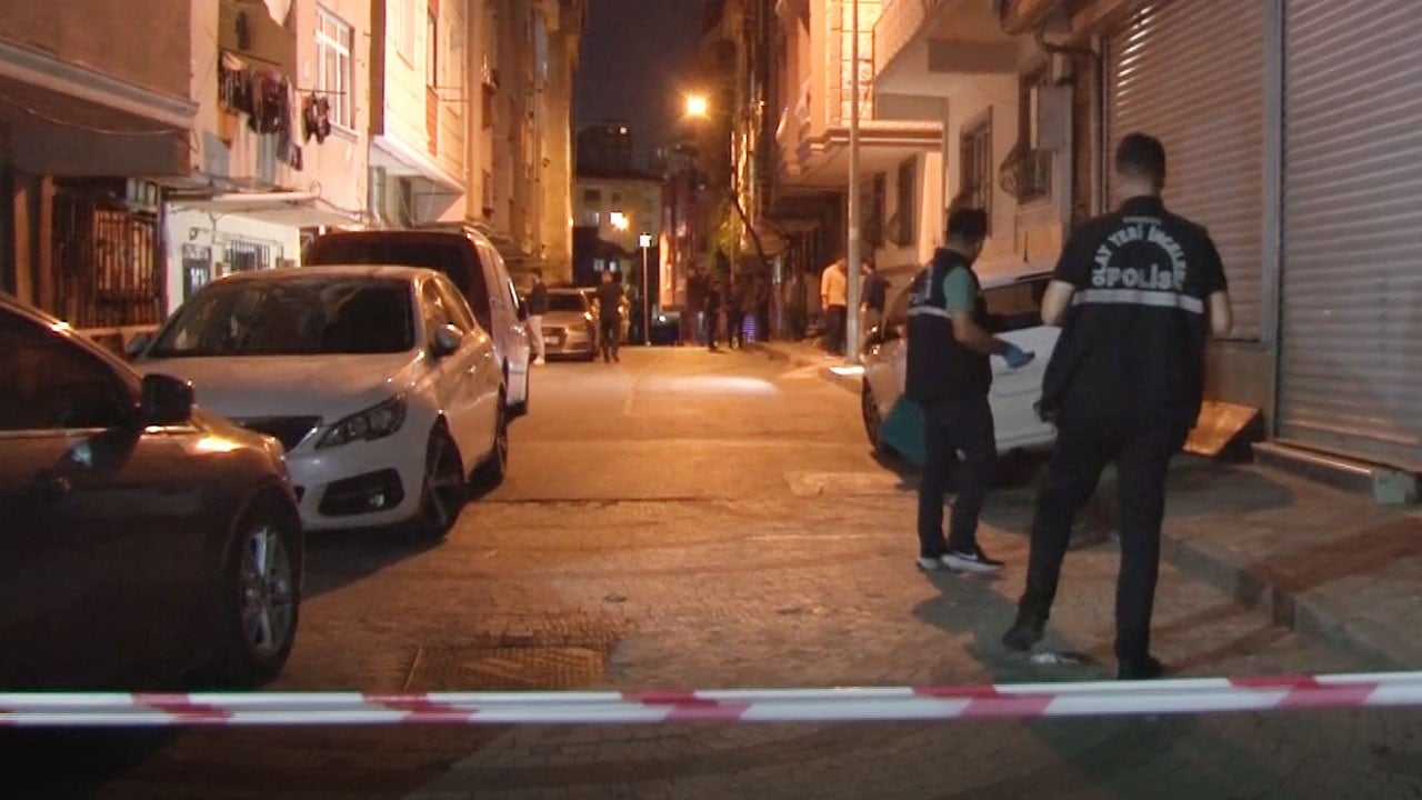 Bağcılar’da dehşet gecesi: Komşusunu bıçaklayıp, sokaktaki rastgele 3 kişiyi vurdu: 4 yaralı