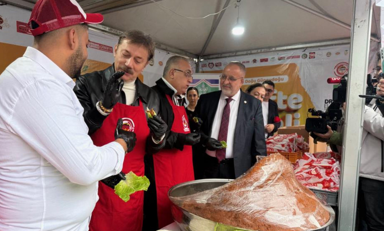 Bahçelievler'de çiğ köfte kuyruğu: 5 ton lezzet 1 günde tükendi!