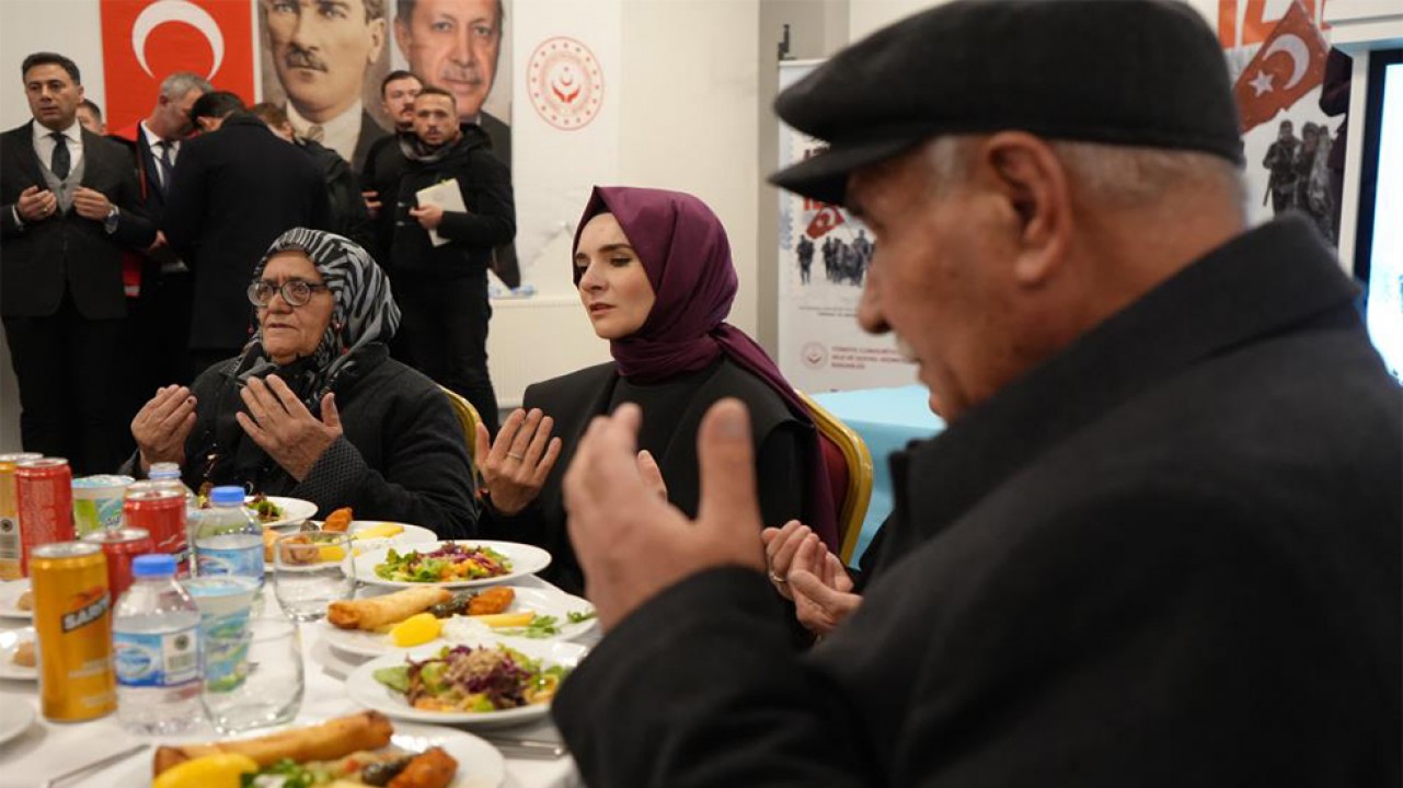 Bakan Göktaş, Kars’ta şehit yakınlarıyla gönül sofrasında buluştu