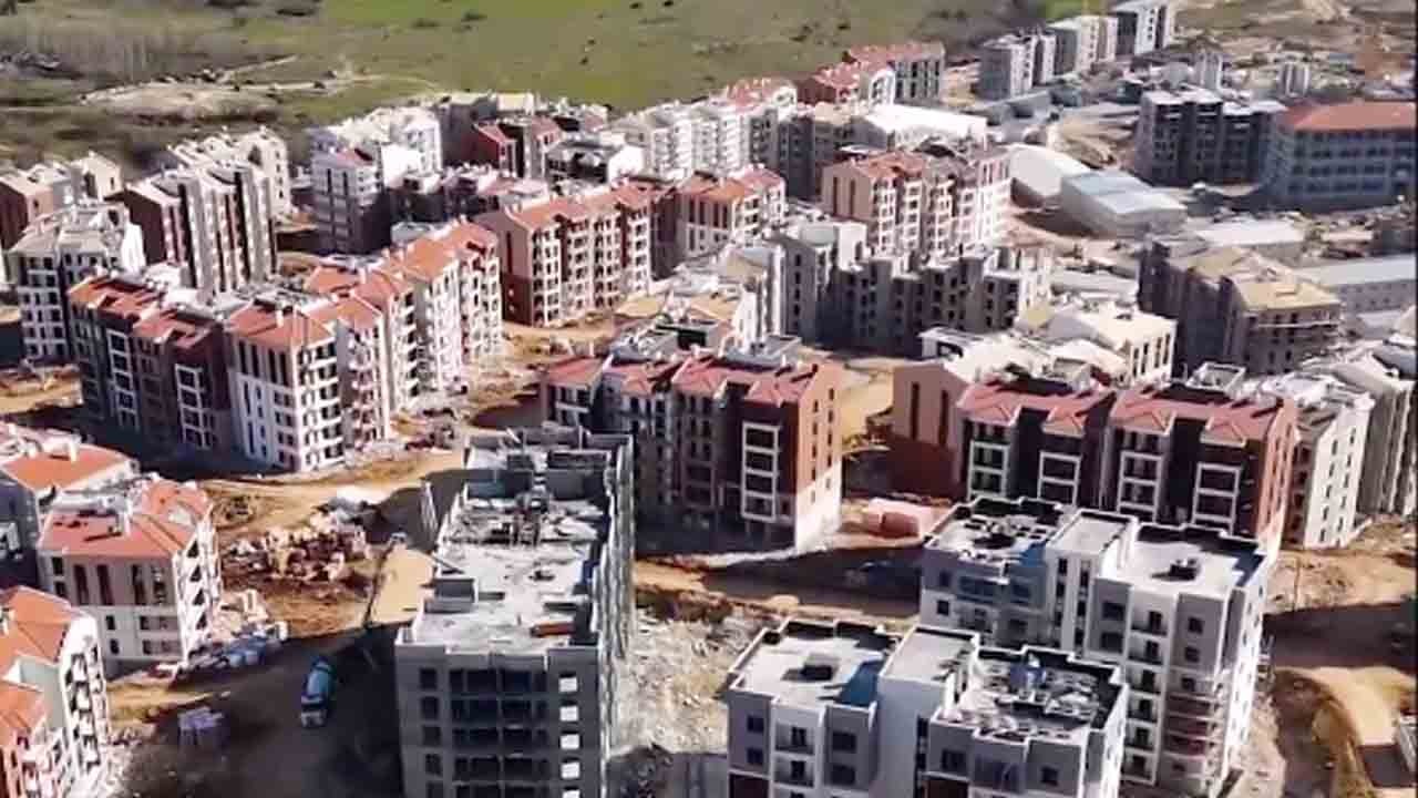 Bakan Kurum, Sazlıbosna’daki sosyal konutları paylaştı: İstanbul’da 150 bin vatandaşımız daha sağlam binalarda oturacak