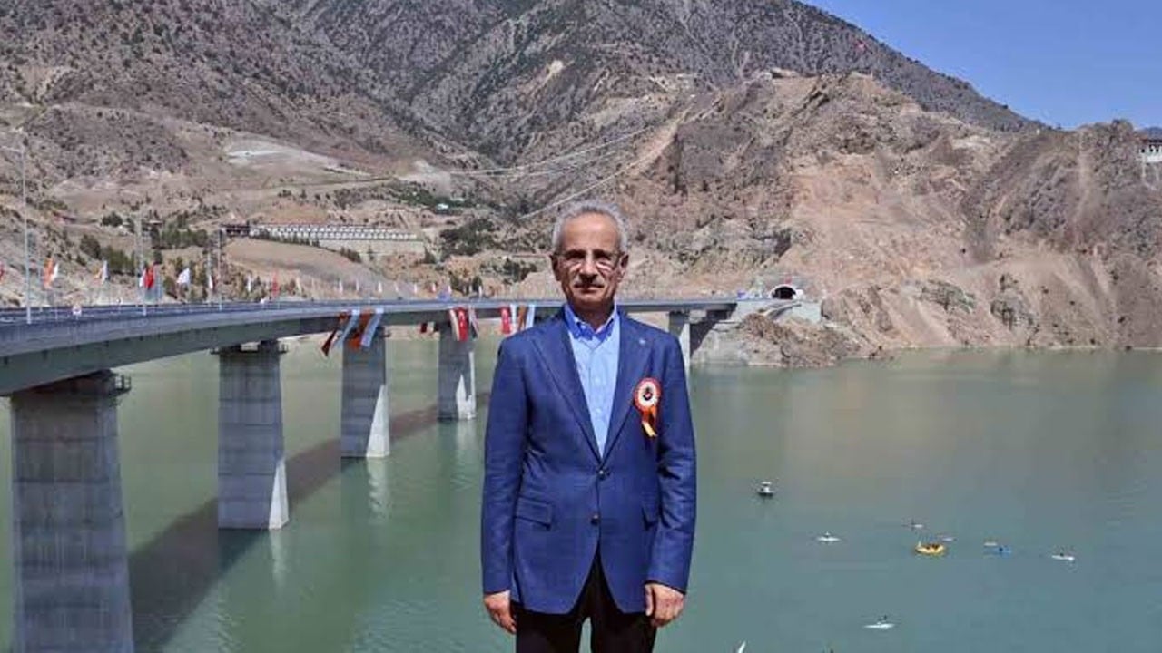 Bakan Uraloğlu: Dünyada ilklere imza attık! 24 yılda 519 kilometrelik 4 bin 272 köprü yaptık