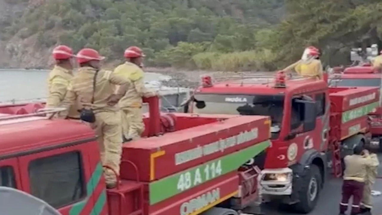Bakan Yumaklı o anları paylaştı Denizden arazöz çıkarması