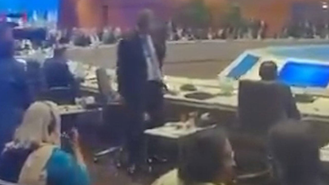 Bakü’deki zirvede İsrail’e tepki! Herzog çıktı Bakan Fidan salonu terk etti