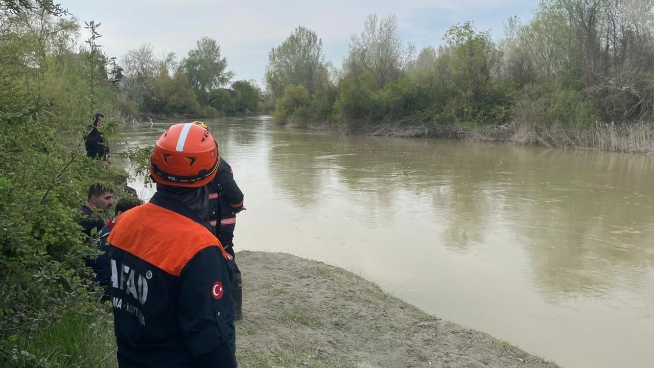 Balık tutarken suya düştü! 6 yaşındaki çocuk Sakarya Nehri’nde kayboldu