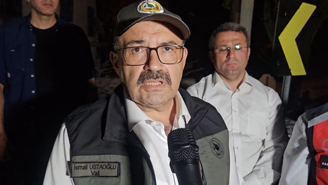 Balıkesir'de korkutan yangın! Alevler Ayvalık'a sıçradı, mahalleler tahliye edildi!