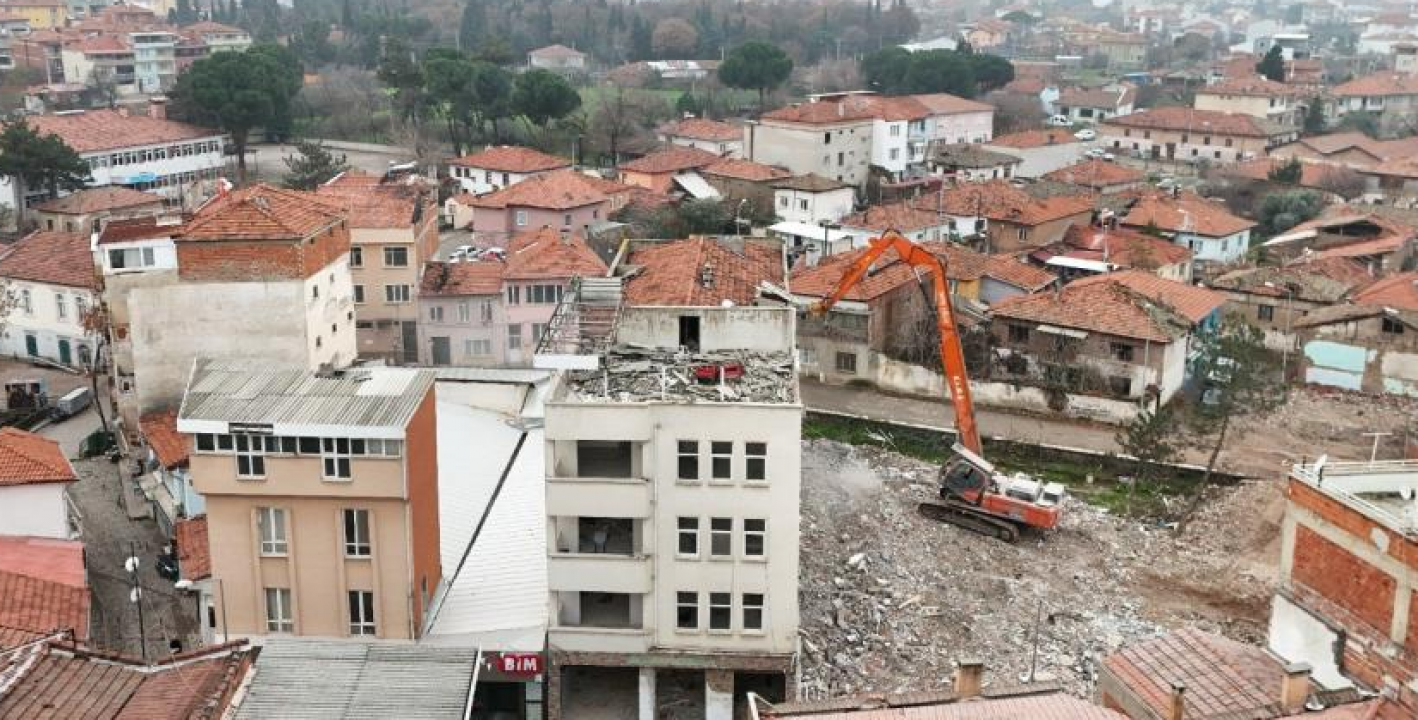Balıkesir’deki hasarlı binalar ile ilgili yapılan çalışmalar işte böyle görüntülendi