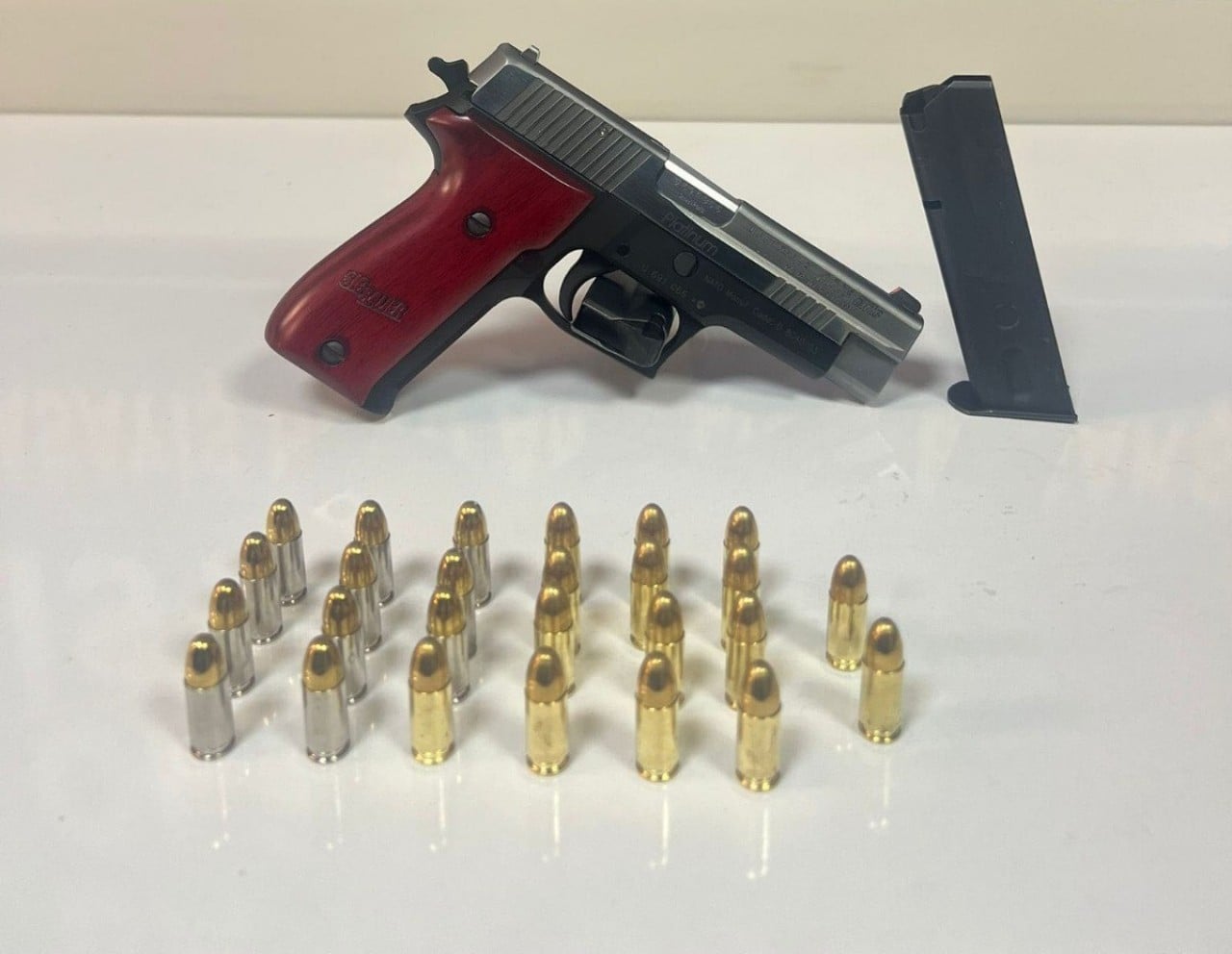 Başakşehir'de kanlı hesaplaşmanın yeni görüntüleri şoke etti! Pusuya silahla karşılık verdiği anlar kamerada!