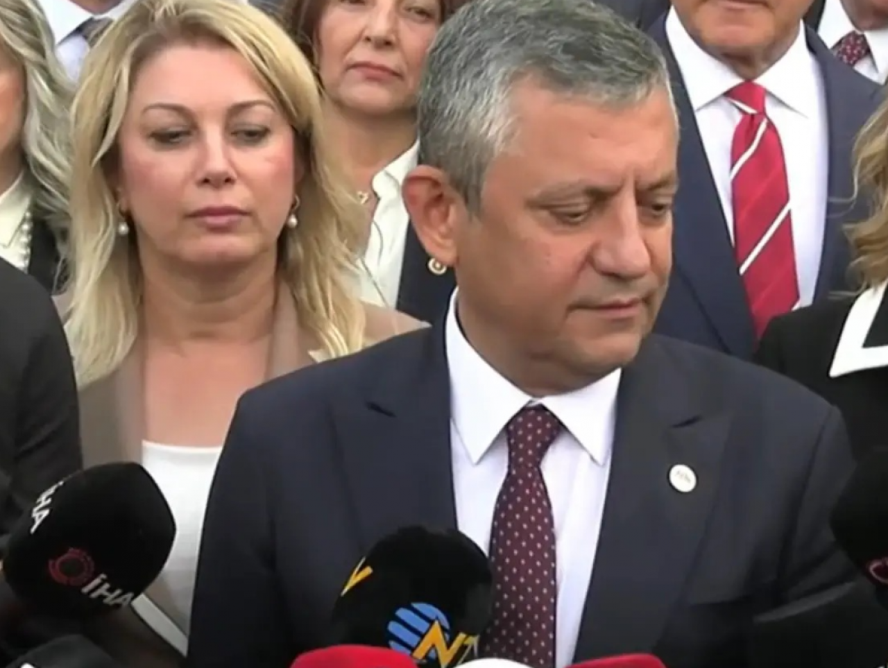 Başkan Erdoğan kürsüye çıktı! Özgür Özel ve avanesi salonu terk etti