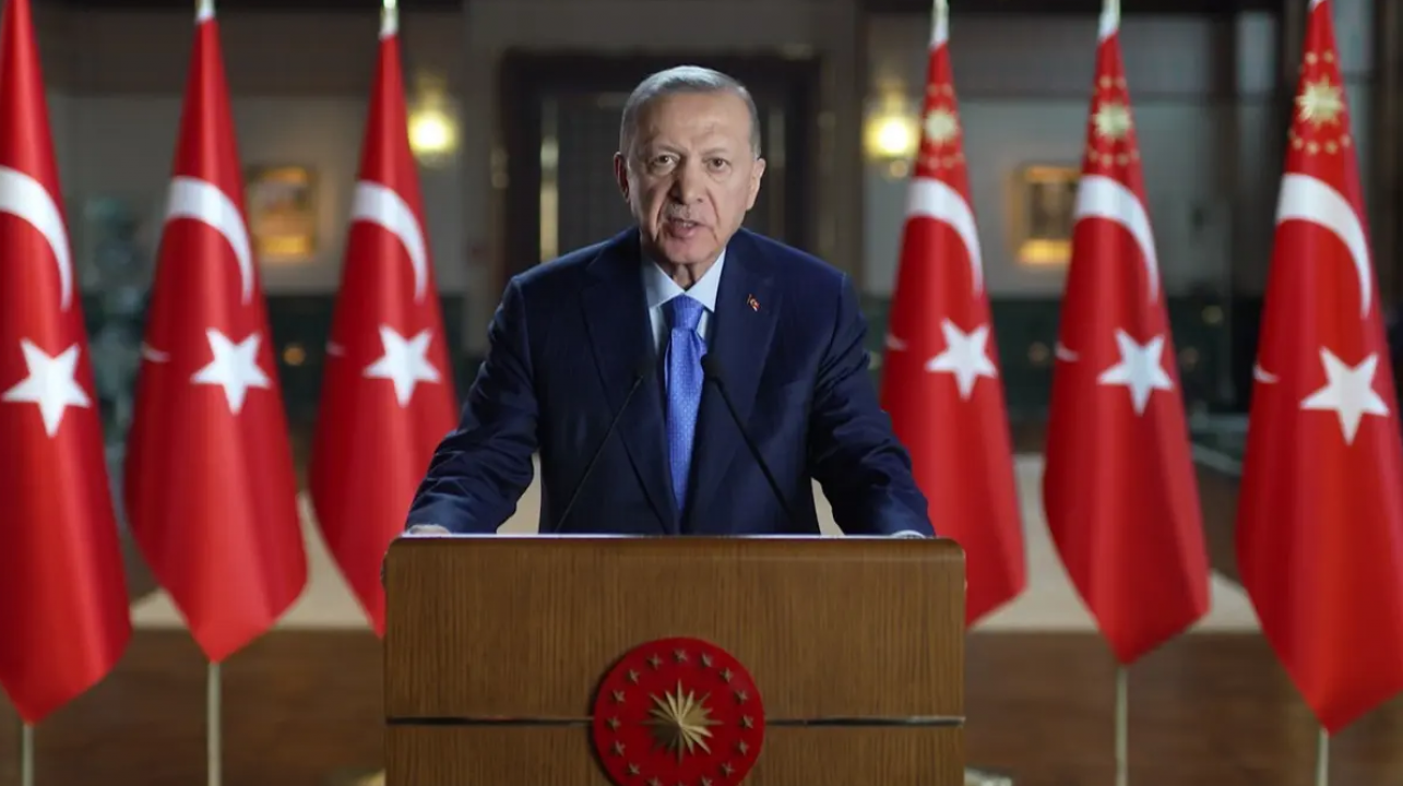 Başkan Erdoğan'dan imam hatip mezunlarına övgü: Neler başarabildiğine şahit olduk