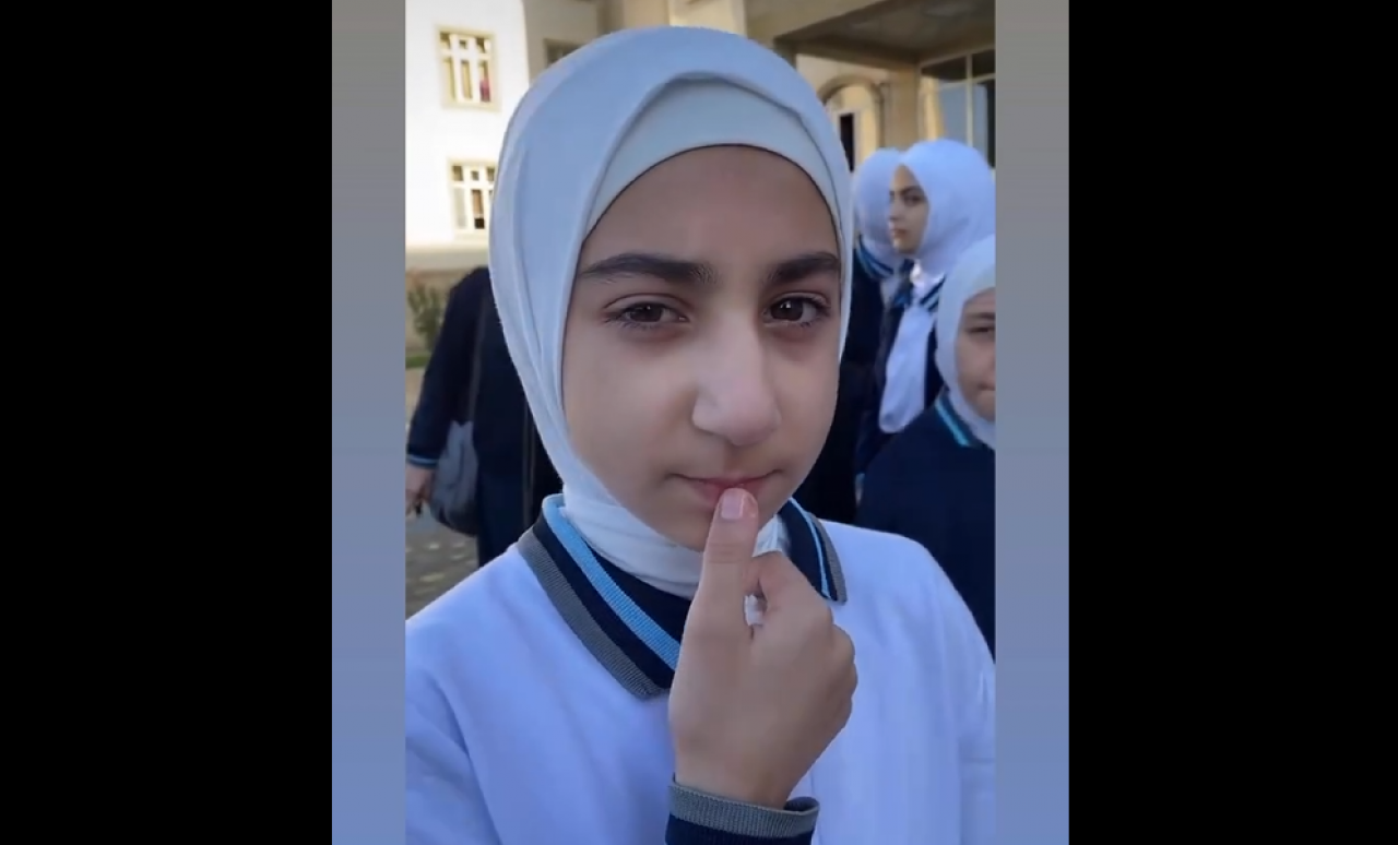 Başörtüsü için gözyaşı döküp direnen yürekli kızlar vicdanları sızlattı!