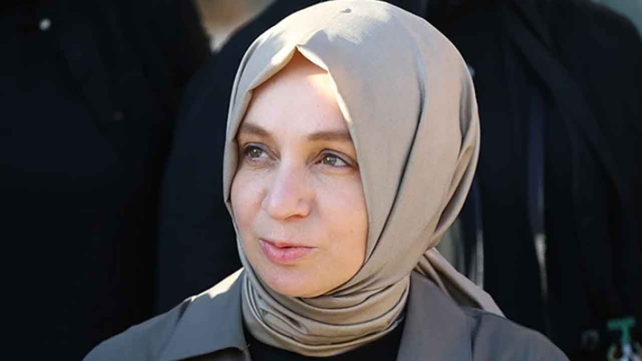 Başörtüsü mağduru Leyla Şahin Usta’dan hüzünlü paylaşım: Ağlama karanfil beni de ağlatma