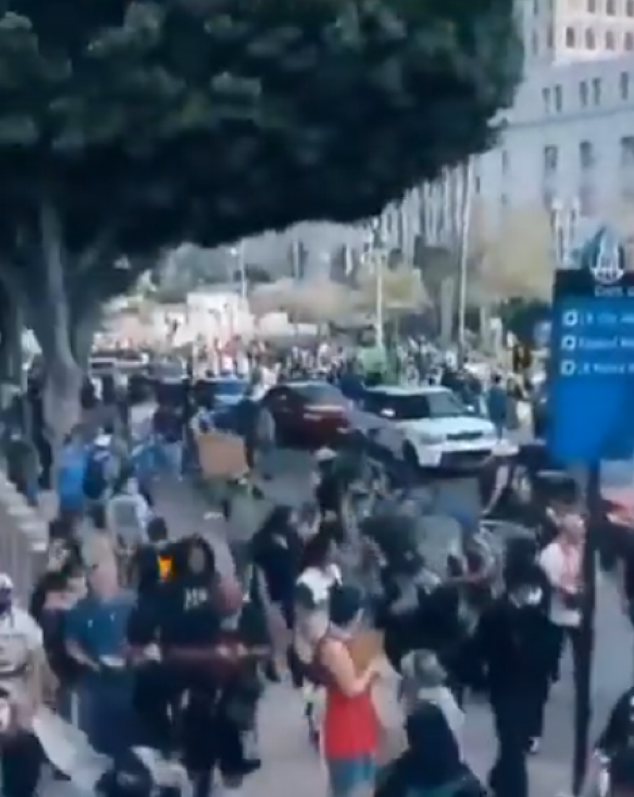 Batı medyası İran’ı görüyor, ABD’deki vahşete kör! Minneapolis’teki vahşi cinayet Kaliforniya’yı ayağa kaldırdı!