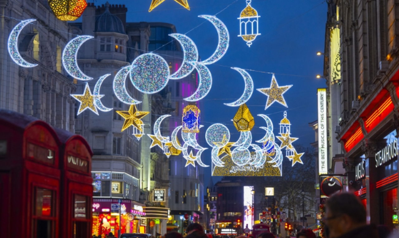 Batı'da Ramazan coşkusu, Noel’i ışıl ışıl kutlayan Türk AVM’lerde ramazan sessizliği