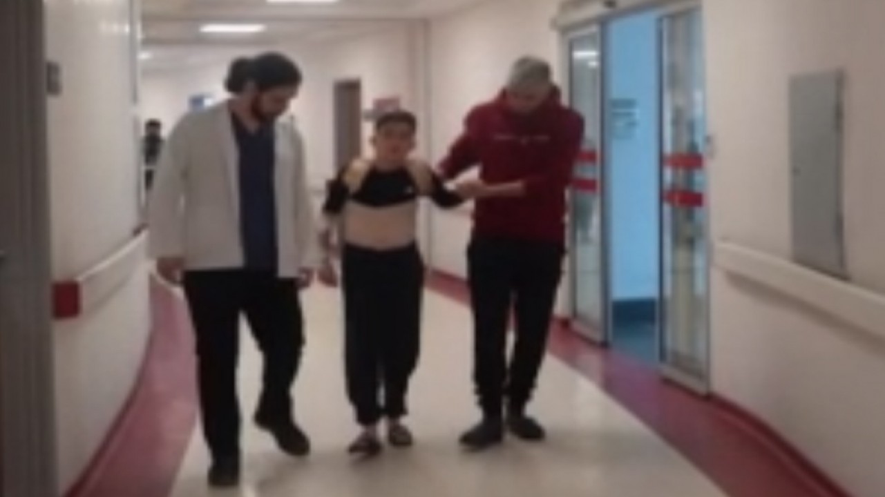 Batman'da ameliyat edilen hastanın bel kemikleri çıkarılıp tekrar takıldı