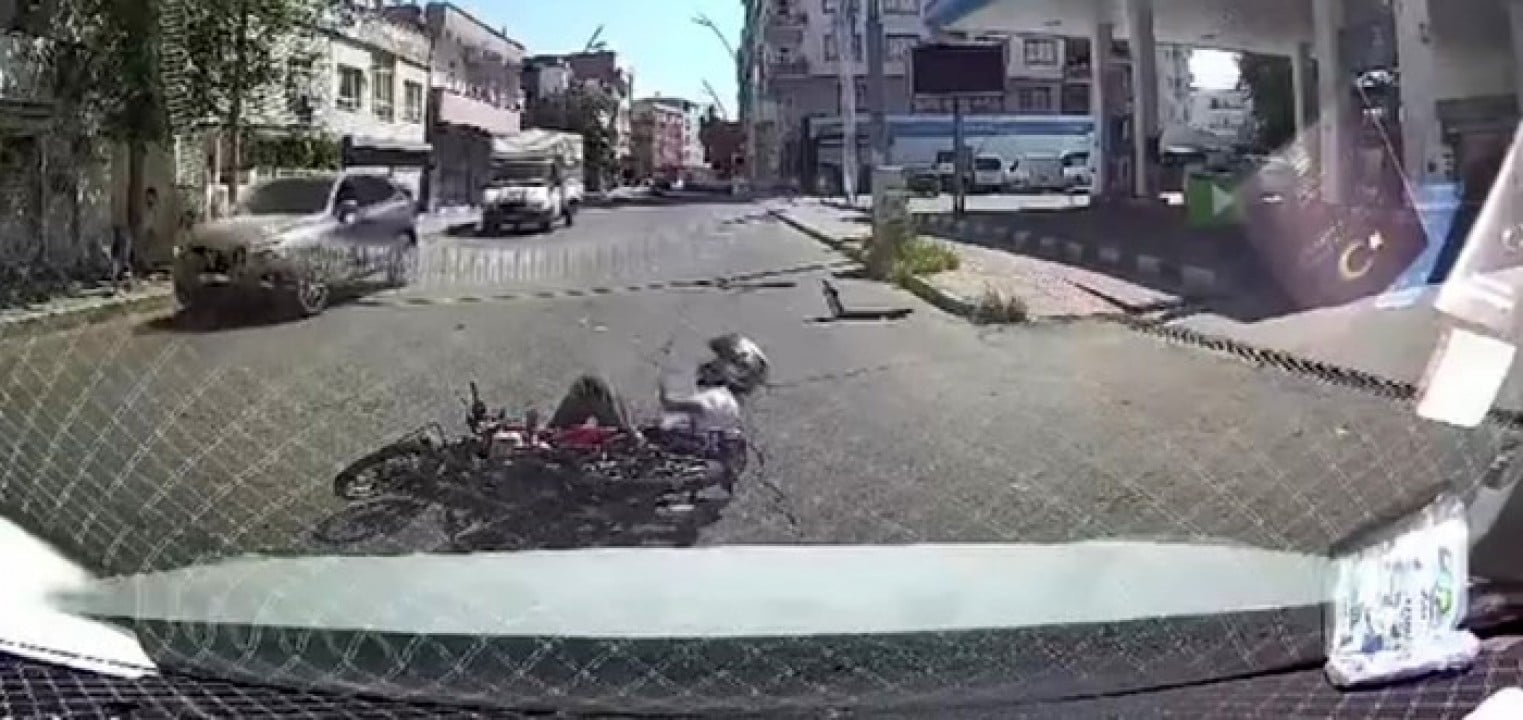 Batman'da feci kaza! Araç kamerası her anı saniye saniye kaydetti!